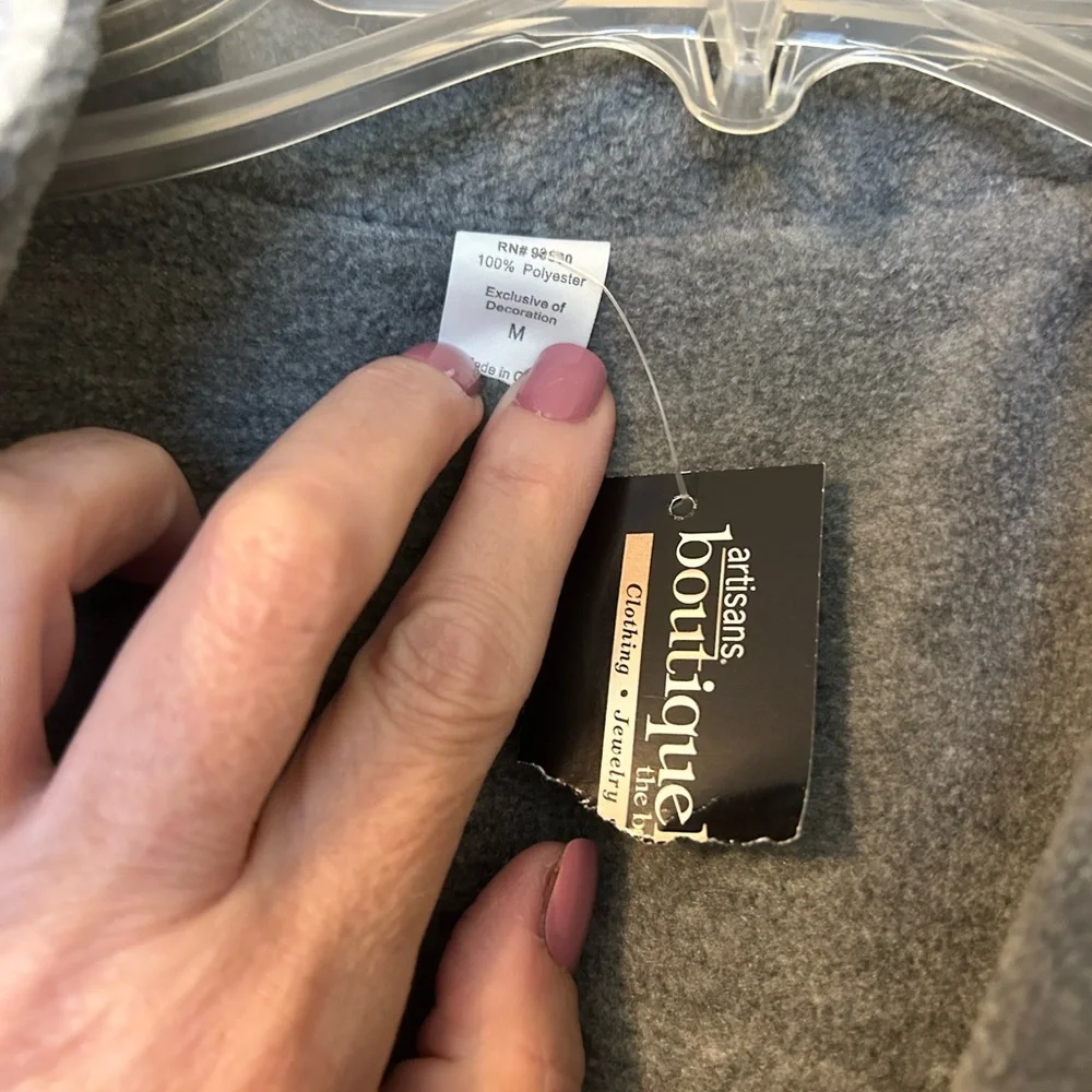 Women's Quilted White Vest - Picture 3 of 7